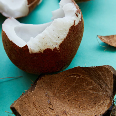 Recette sorbet coco étape 1 : Extraire la pulpe
